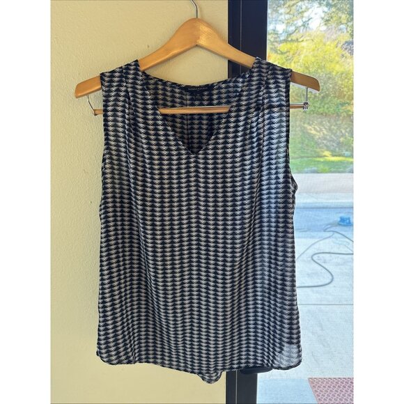 Banana Republic Tops - Banana Republic Tank Top Women’s Medium M Blue White Geometric Sleeveless V Neck